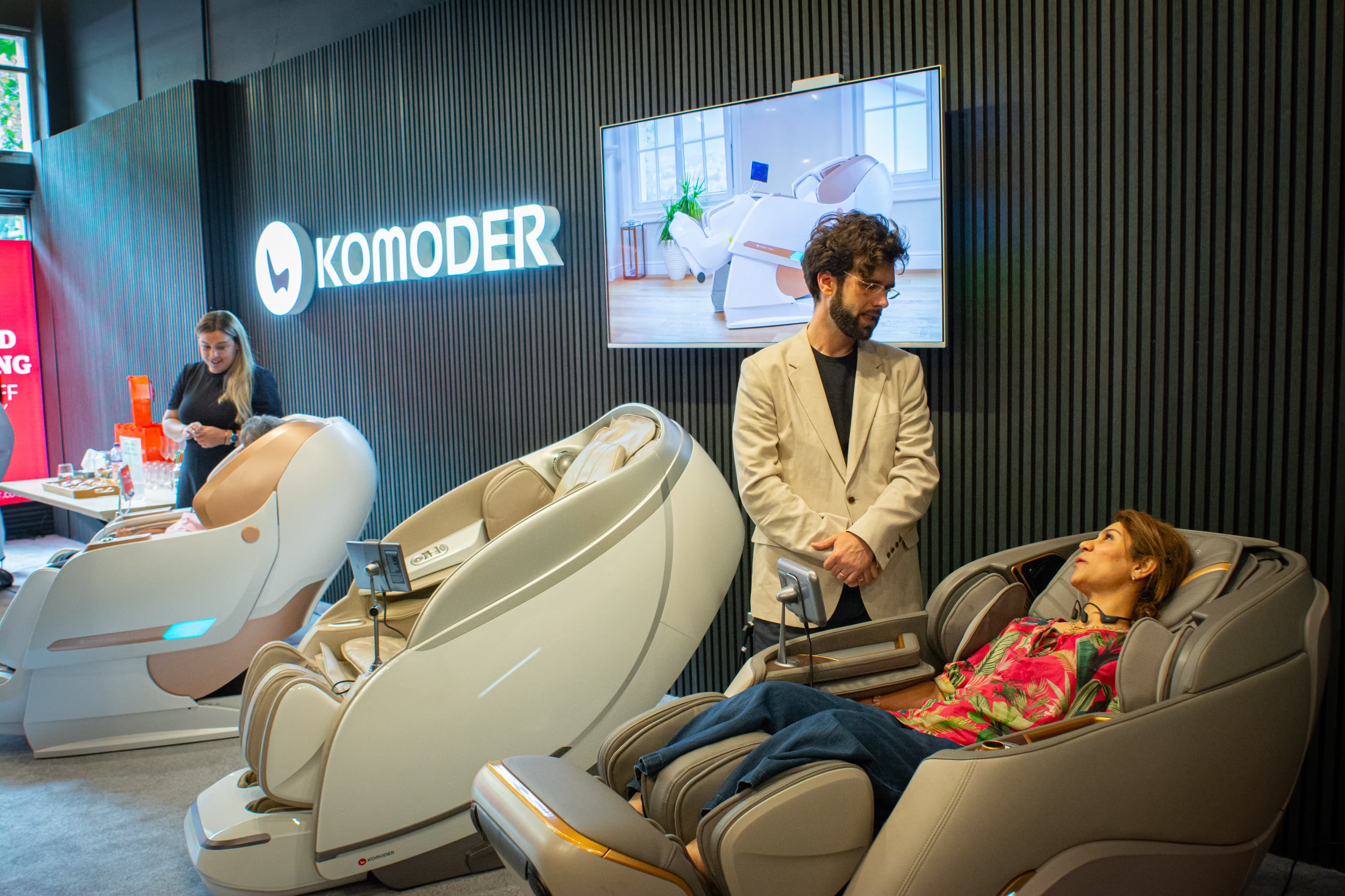 Showroom Komoder Paris, essai d'un fauteuil de massage avant achat