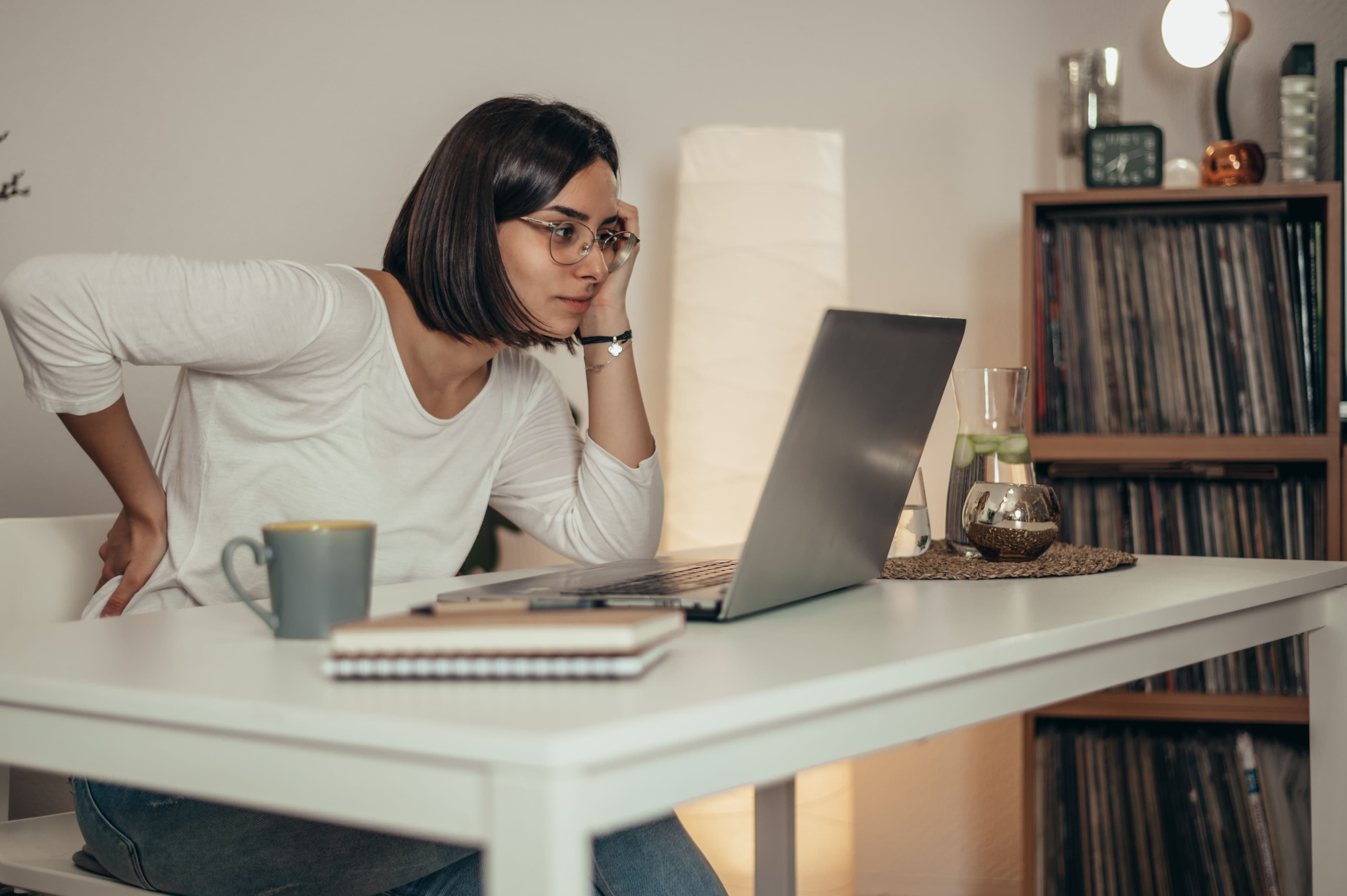 Douleur au milieu du dos : ce qu'elle révèle