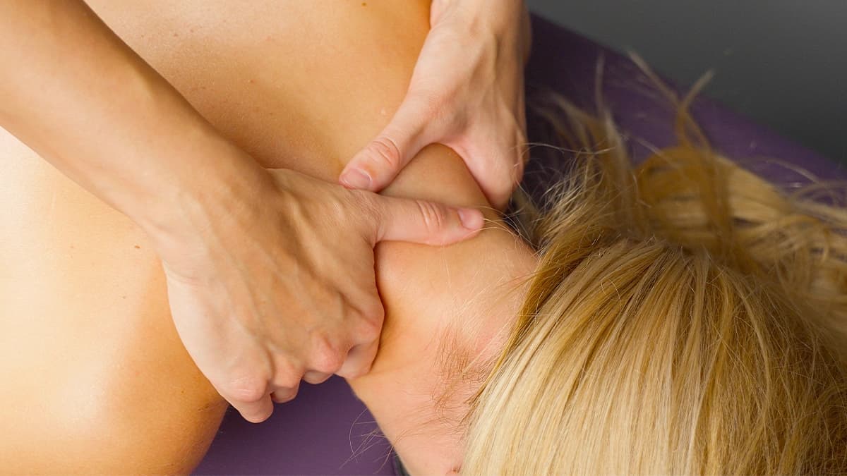 neck-traction.webp